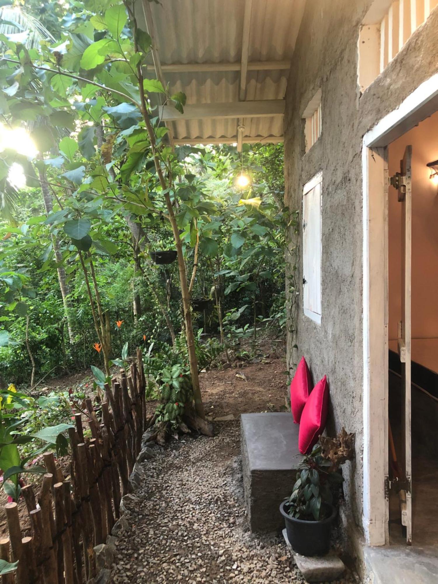 Linu Homestay Zuid-Dikwella Buitenkant foto